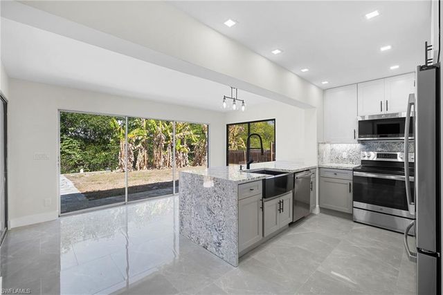 47 River CT, Naples, FL 34110