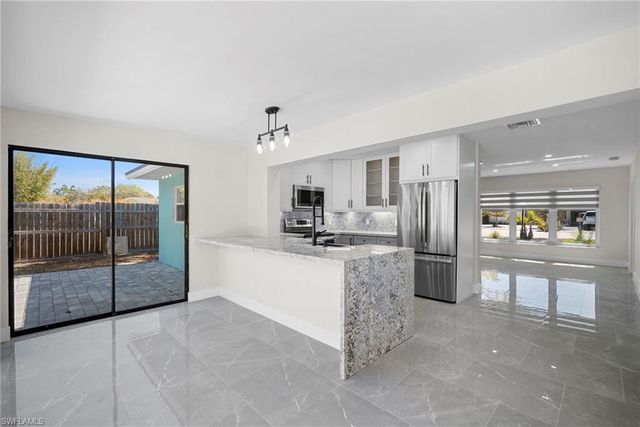 47 River CT, Naples, FL 34110