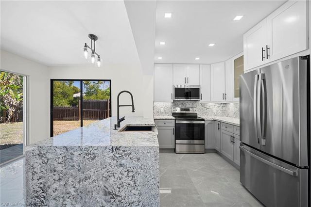 47 River CT, Naples, FL 34110