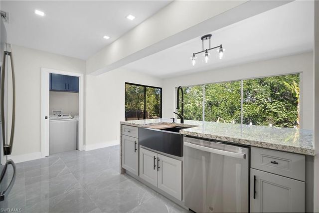 47 River CT, Naples, FL 34110