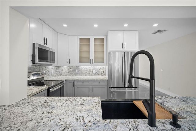 47 River CT, Naples, FL 34110