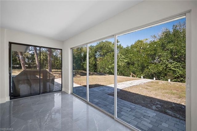 47 River CT, Naples, FL 34110