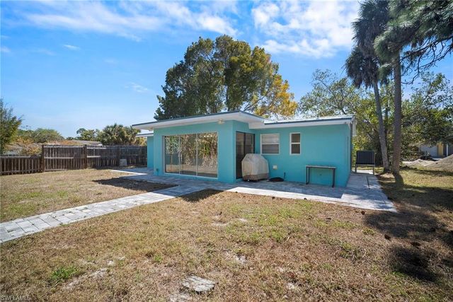 47 River CT, Naples, FL 34110