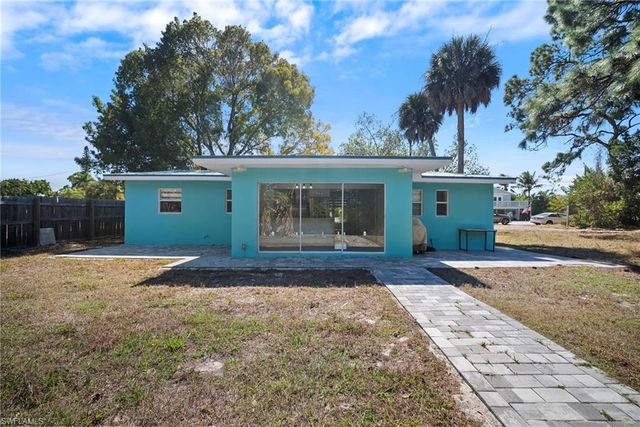 47 River CT, Naples, FL 34110