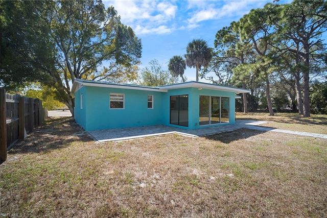 47 River CT, Naples, FL 34110