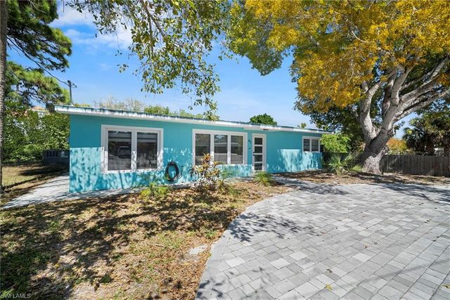 47 River CT, Naples, FL 34110