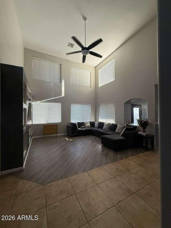 Image 5 of property listing at 10347 W ODEUM Lane, Tolleson, AZ 85353
