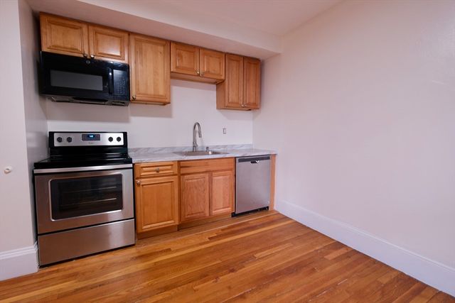 26 Cleveland St A, Dedham, MA 02026