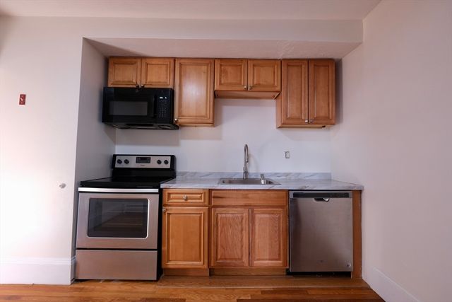 26 Cleveland St A, Dedham, MA 02026