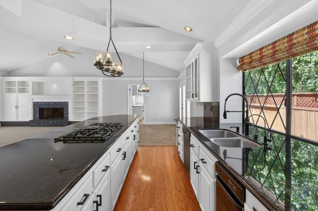 672 Cypress Run, Woodbridge, CA 95258