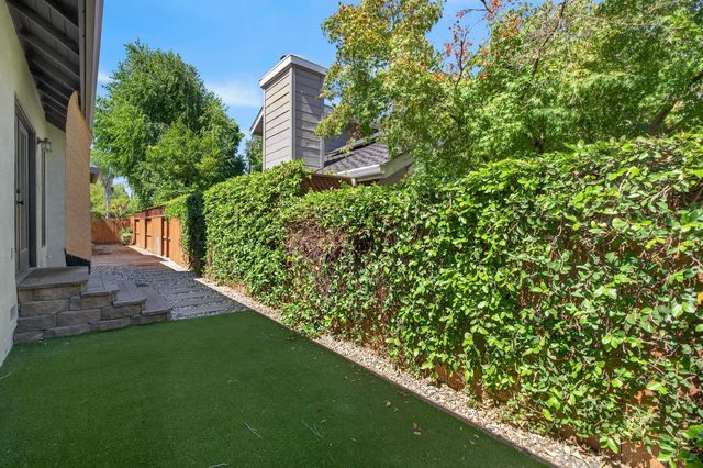 672 Cypress Run, Woodbridge, CA 95258