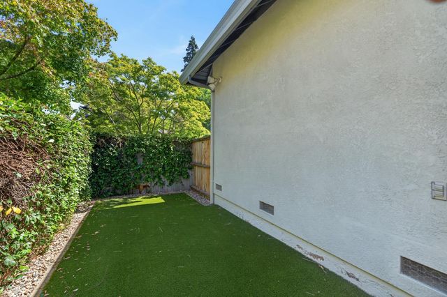 672 Cypress Run, Woodbridge, CA 95258