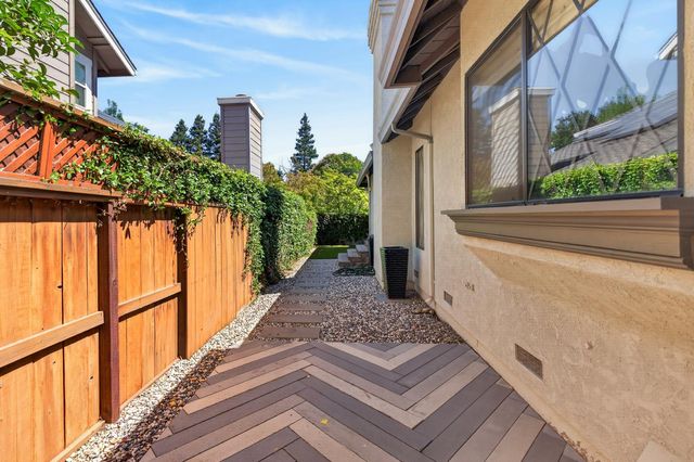 672 Cypress Run, Woodbridge, CA 95258