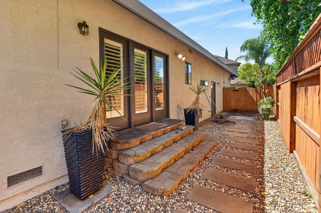 672 Cypress Run, Woodbridge, CA 95258