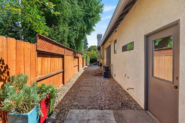 672 Cypress Run, Woodbridge, CA 95258