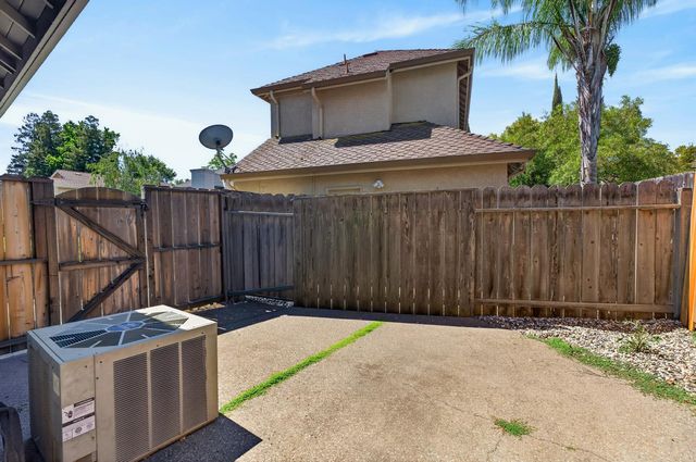 672 Cypress Run, Woodbridge, CA 95258