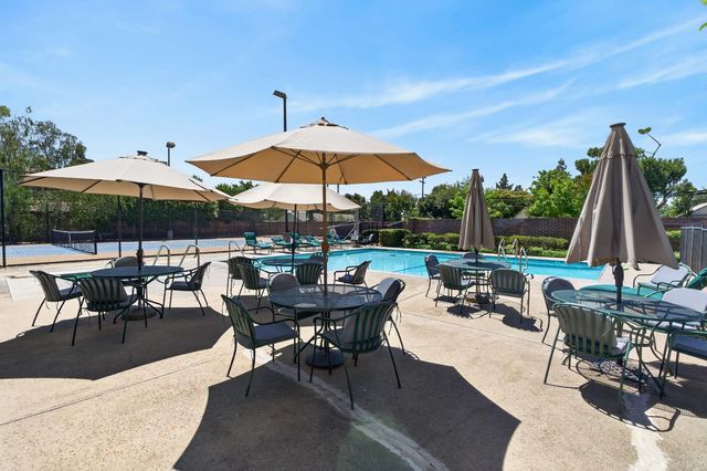 672 Cypress Run, Woodbridge, CA 95258