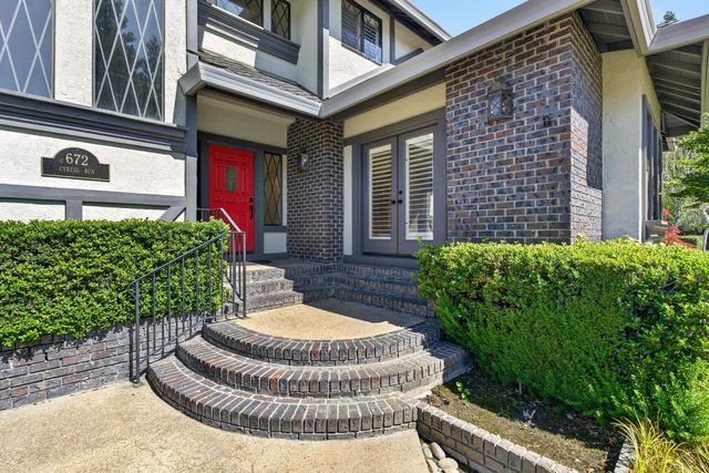672 Cypress Run, Woodbridge, CA 95258