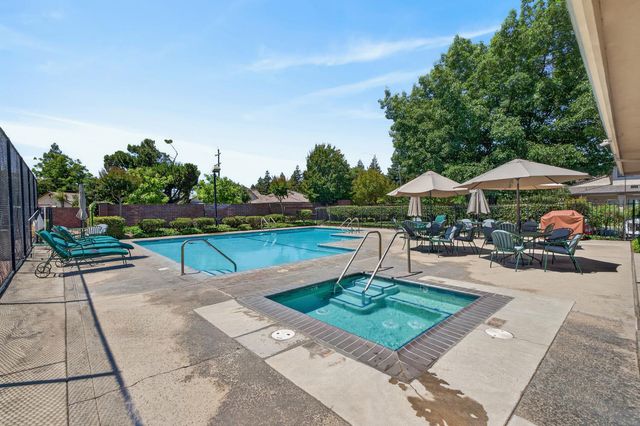 672 Cypress Run, Woodbridge, CA 95258