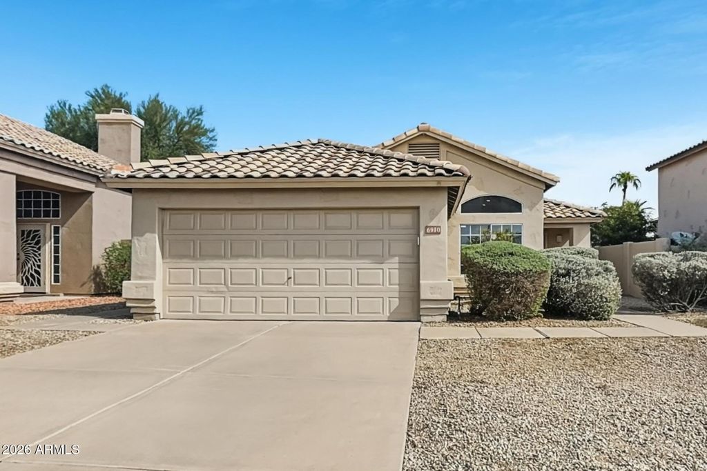 6910 W VIA DEL SOL Drive, Glendale, AZ 85310 — exterior