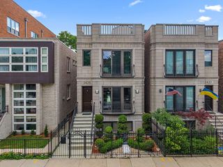 2425 W ERIE Street, Chicago, IL 60612