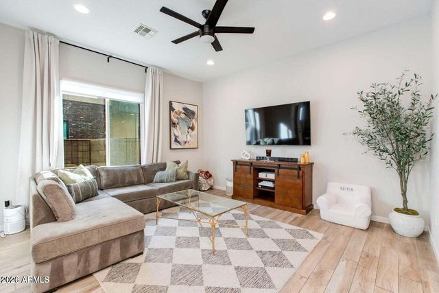 901 S SMITH Road 1063, Tempe, AZ 85281