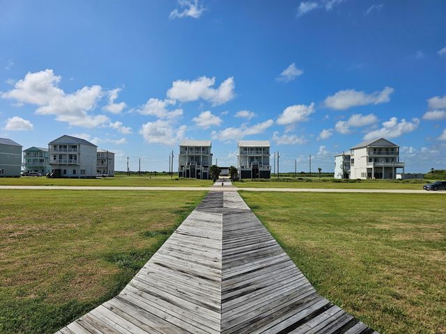 579 Annabelle Drive, Gilchrist, TX 77617