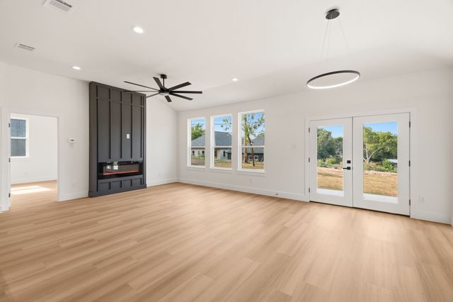 5220 Farnsworth Avenue, Fort Worth, TX 76107