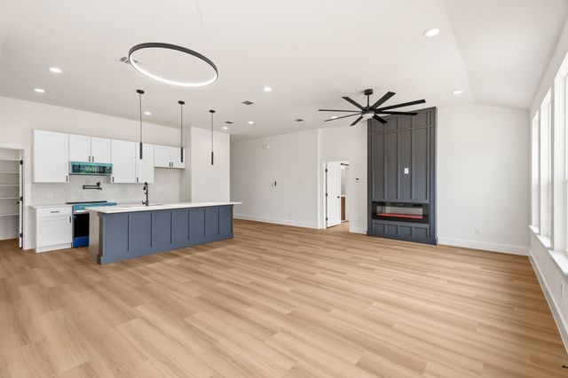 5220 Farnsworth Avenue, Fort Worth, TX 76107