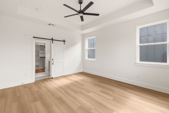 5220 Farnsworth Avenue, Fort Worth, TX 76107