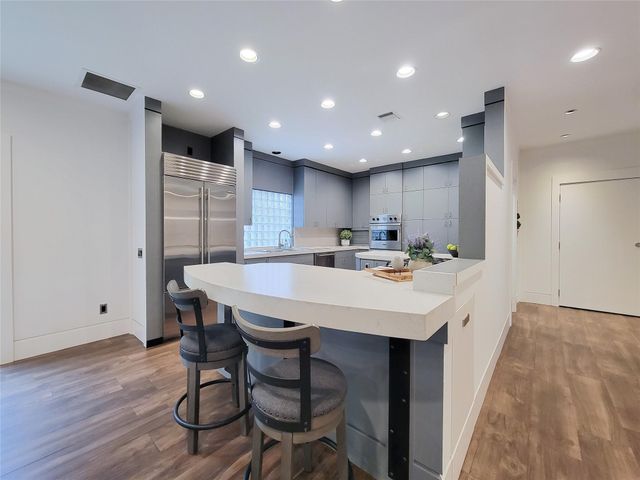 5111 Linden Street, Bellaire, TX 77401