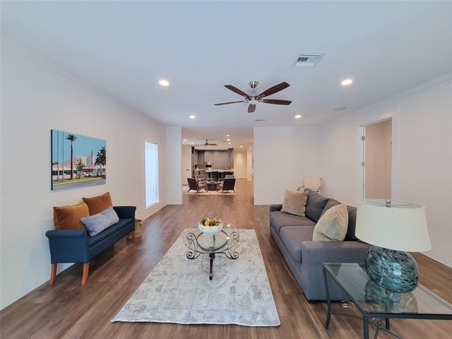 5111 Linden Street, Bellaire, TX 77401