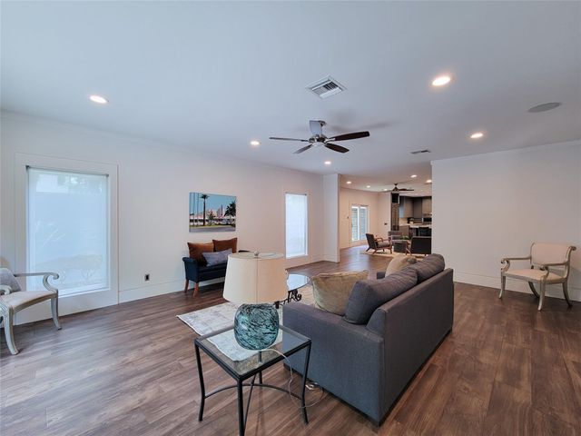 5111 Linden Street, Bellaire, TX 77401