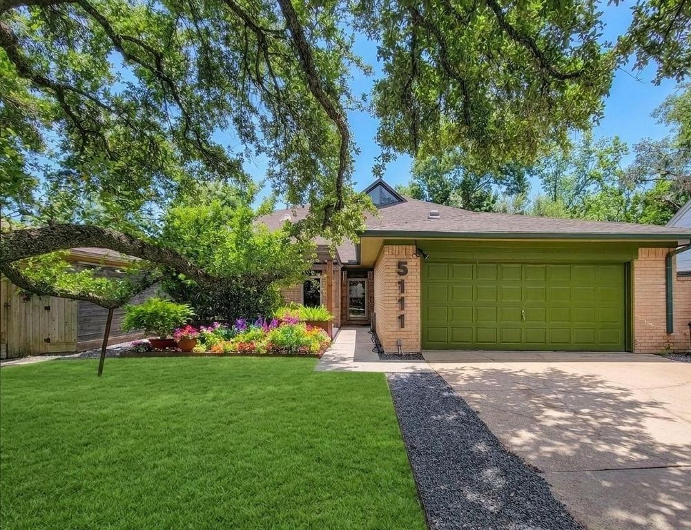 Image 1 of property listing at 5111 Linden Street, Bellaire, TX 77401