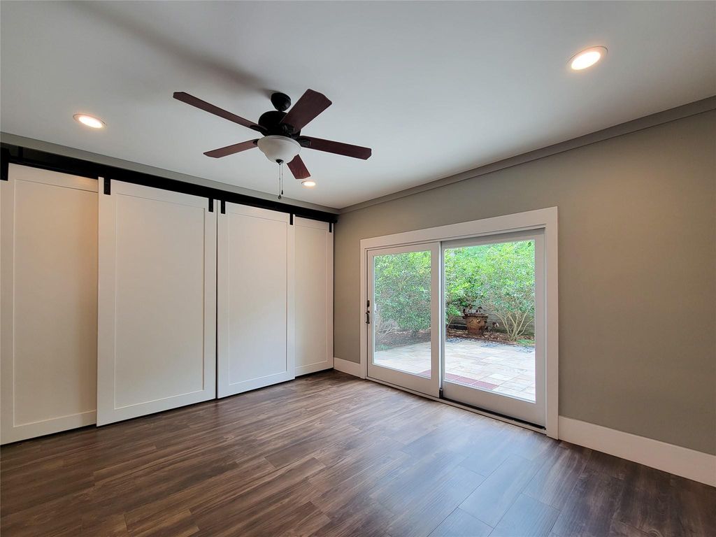 Image 19 of property listing at 5111 Linden Street, Bellaire, TX 77401
