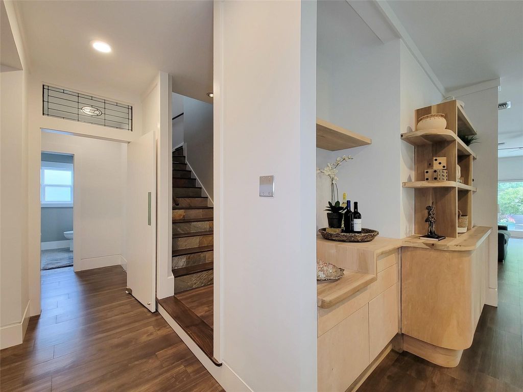 Image 27 of property listing at 5111 Linden Street, Bellaire, TX 77401