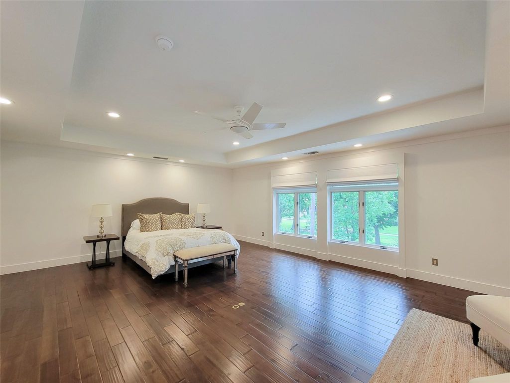 Image 29 of property listing at 5111 Linden Street, Bellaire, TX 77401