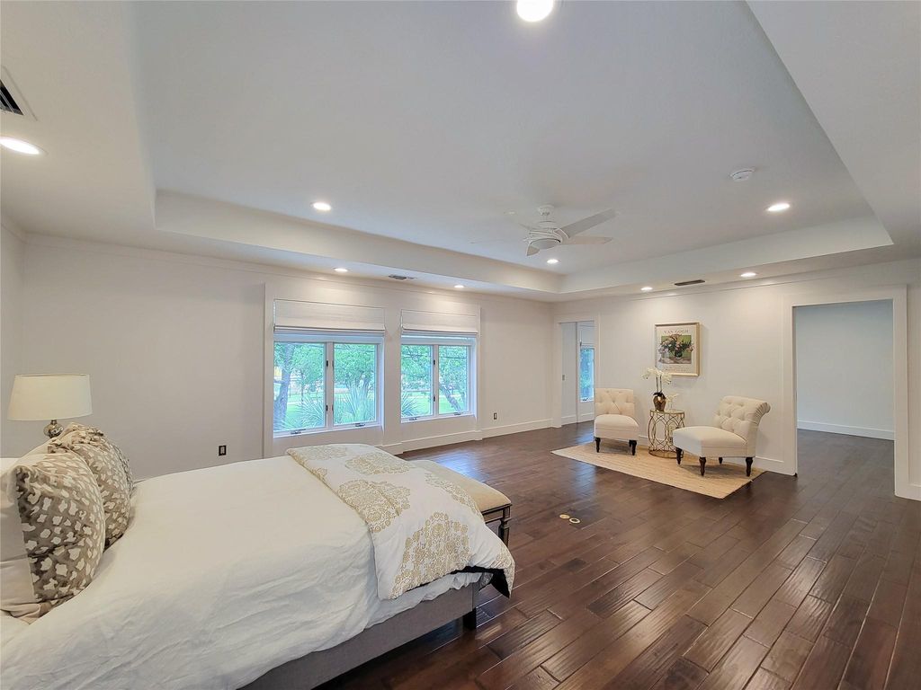 Image 30 of property listing at 5111 Linden Street, Bellaire, TX 77401