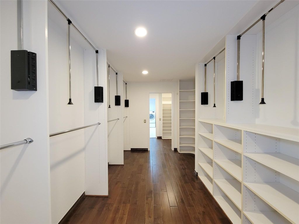 Image 37 of property listing at 5111 Linden Street, Bellaire, TX 77401