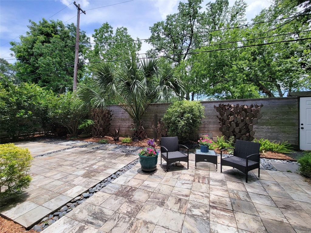 Image 40 of property listing at 5111 Linden Street, Bellaire, TX 77401