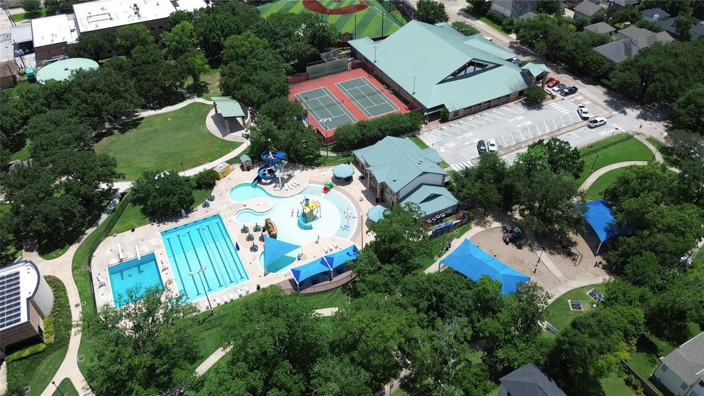 Image 49 of property listing at 5111 Linden Street, Bellaire, TX 77401