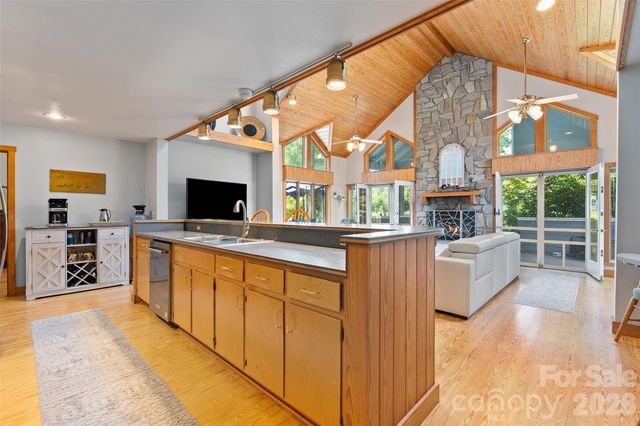 80 Strickland Drive, Waynesville, NC 28785
