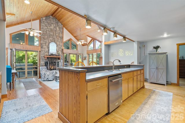 80 Strickland Drive, Waynesville, NC 28785