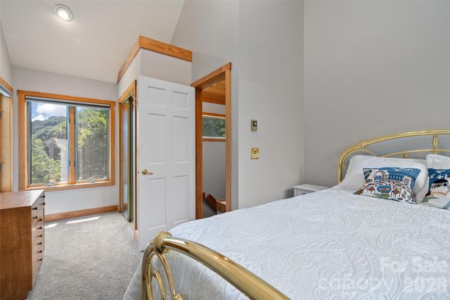 80 Strickland Drive, Waynesville, NC 28785