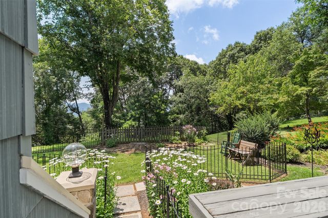 80 Strickland Drive, Waynesville, NC 28785