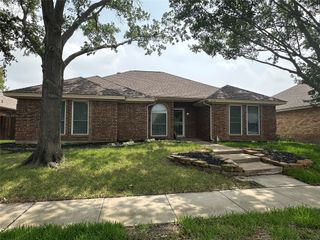 990 Camden Drive, Lewisville, TX 75067