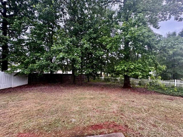 65 Lakeridge Ct, Covington, GA 30016