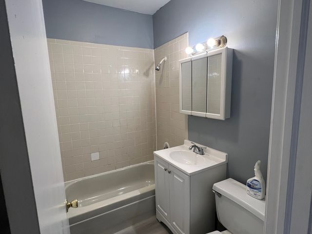 541 E 60th Street 1A, Chicago, IL 60637