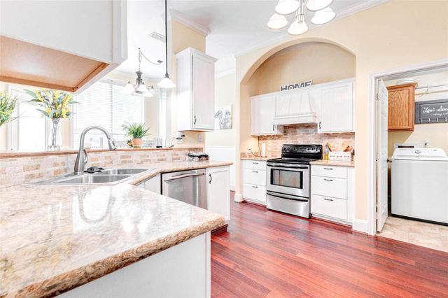 302 Dock Court, Crosby, TX 77532