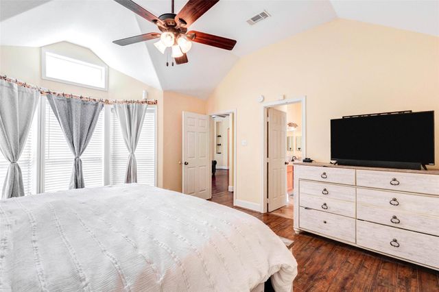 302 Dock Court, Crosby, TX 77532